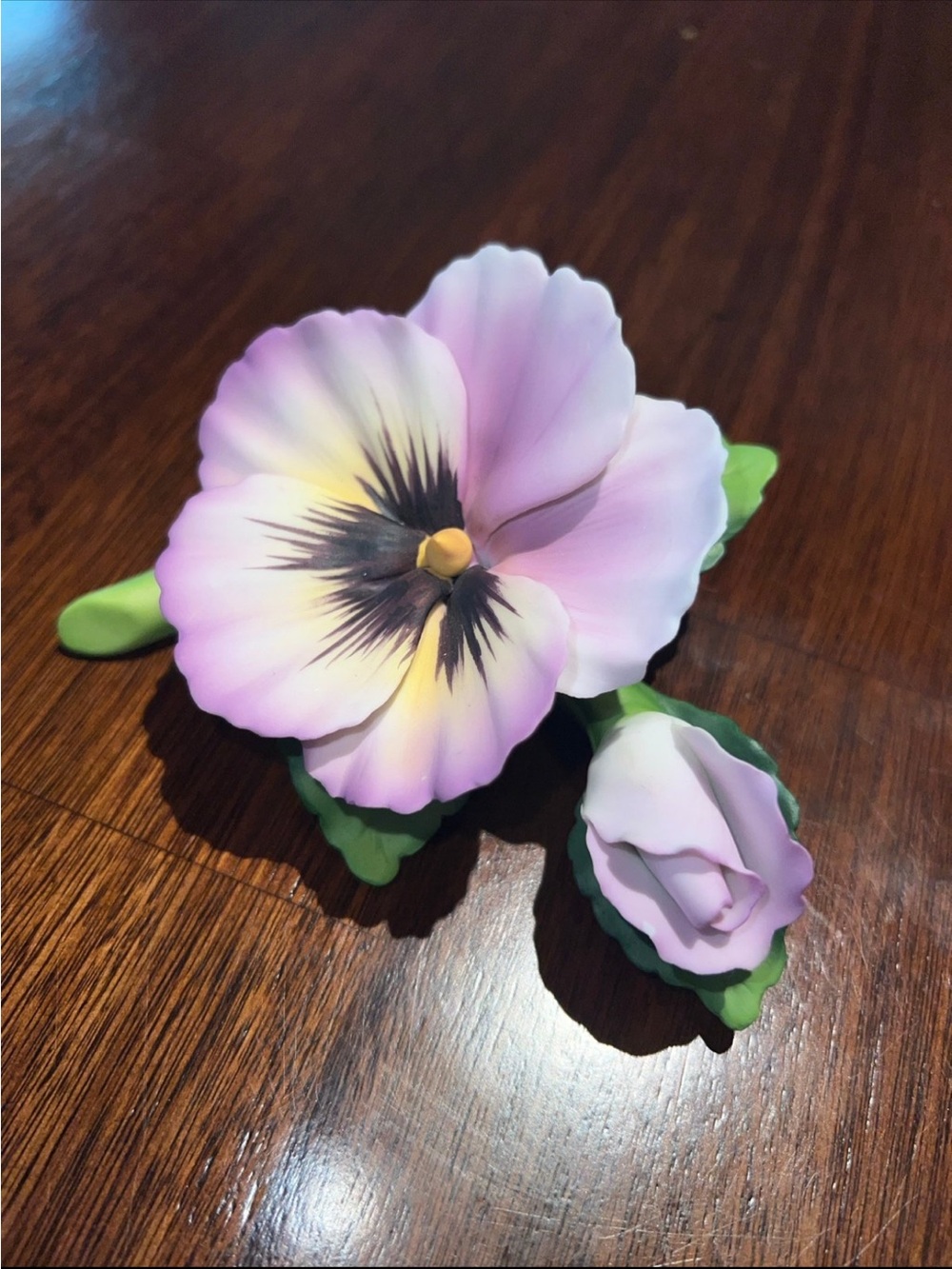 VINTAGE PANSY FLOWER FIGURINE//BISQUE PORCELAIN//PURPLE & YELLOW//ROMAN INC RR